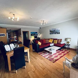 Apartment Fernway Entire 